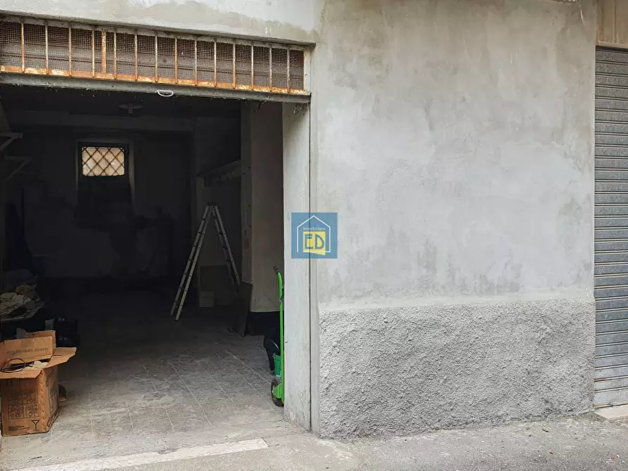 Immagine 1 di Magazzino in vendita  in Via Maria Solari 2 a Savona