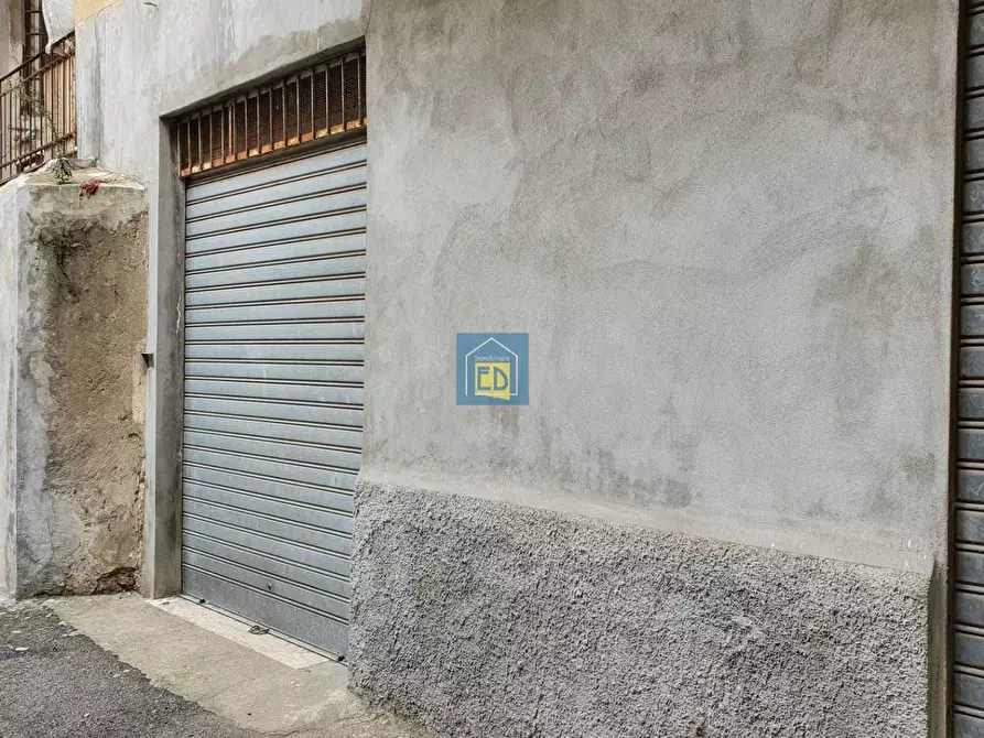 Immagine 2 di Magazzino in vendita  in Via Maria Solari 2 a Savona