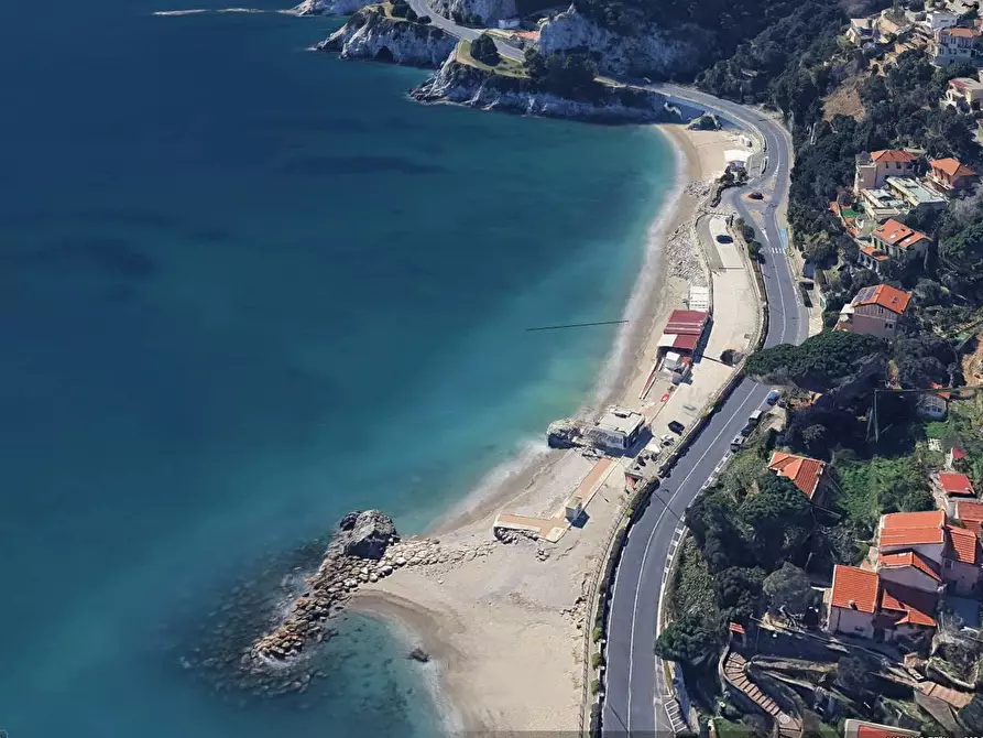 Immagine 3 di Villa in vendita  in Via Magazzeno a Bergeggi