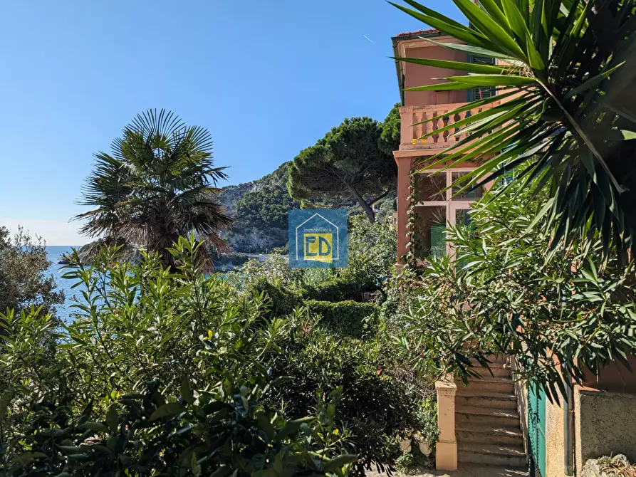 Immagine 5 di Villa in vendita  in Via Magazzeno a Bergeggi