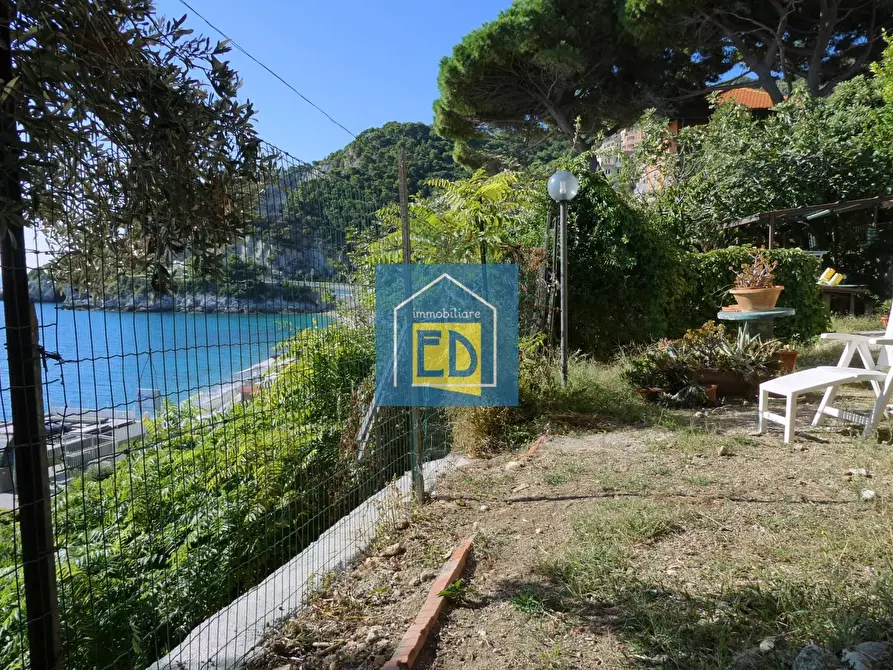 Immagine 26 di Villa in vendita  in Via Magazzeno a Bergeggi