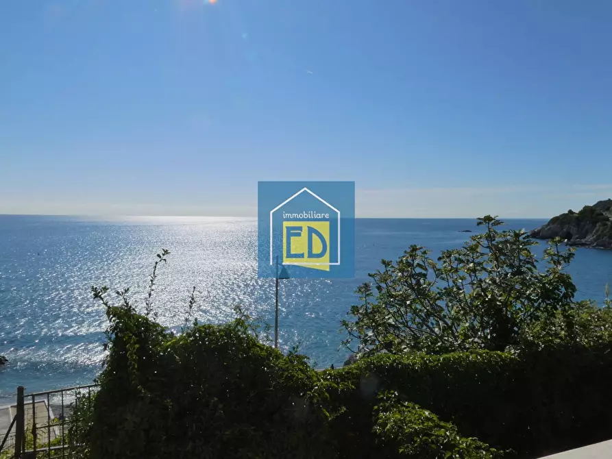 Immagine 39 di Villa in vendita  in Via Magazzeno a Bergeggi