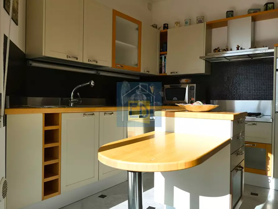 Immagine 7 di Appartamento in vendita  in Via Pietro Giuria 1 a Savona