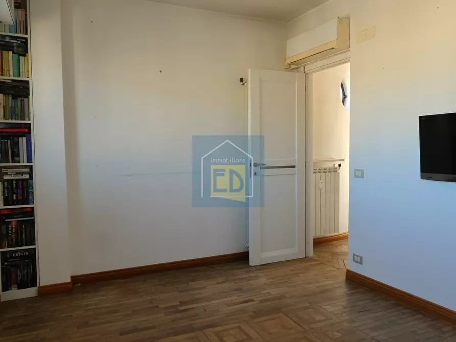 Immagine 15 di Appartamento in vendita  in Via Pietro Giuria 1 a Savona