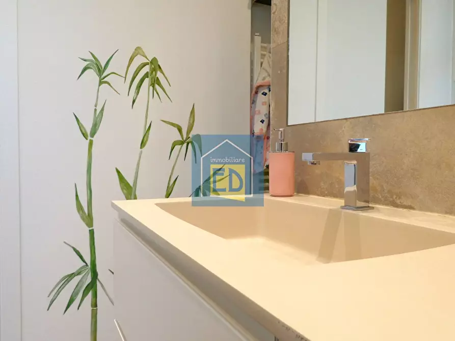 Immagine 23 di Appartamento in vendita  in Via Francesco Mignone 23 a Savona