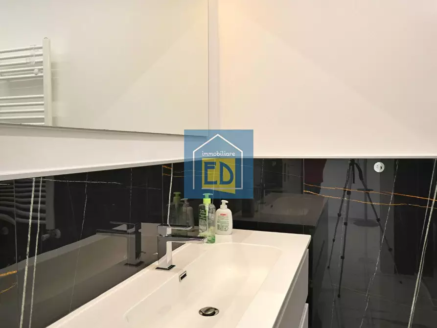 Immagine 15 di Appartamento in vendita  in Via delle Trincee 2 a Savona