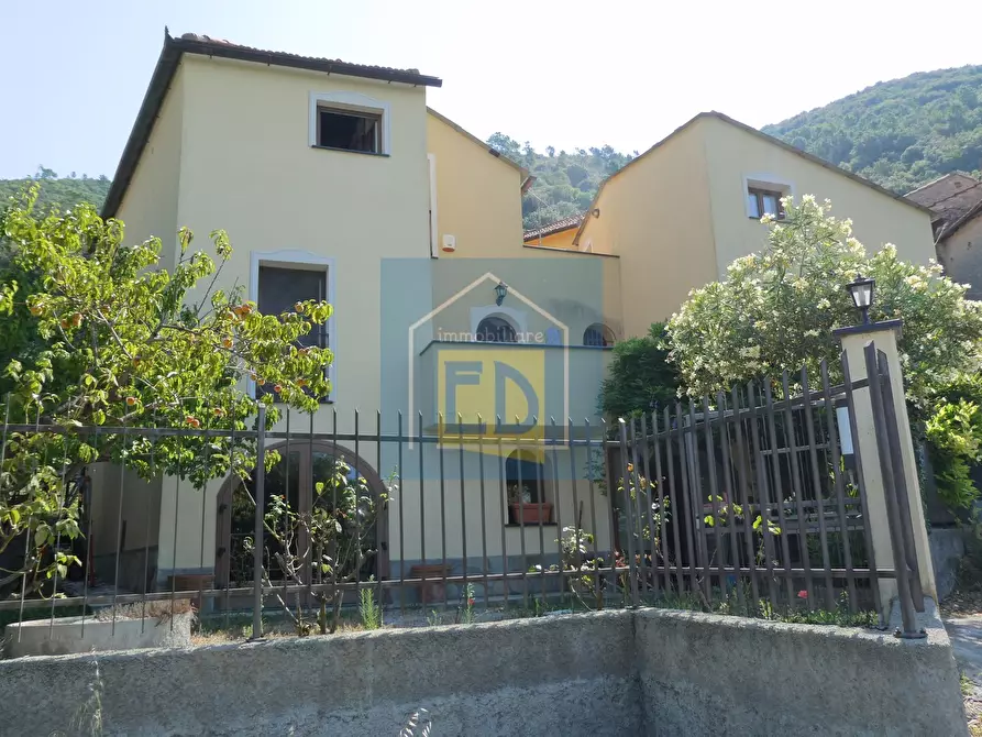 Immagine 1 di Villa in vendita  in Via Portio 25 a Bergeggi