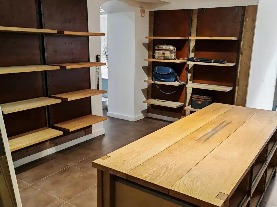 Immagine 4 di Locale commerciale in affitto  in via rapisasrdi 123 a Ragusa