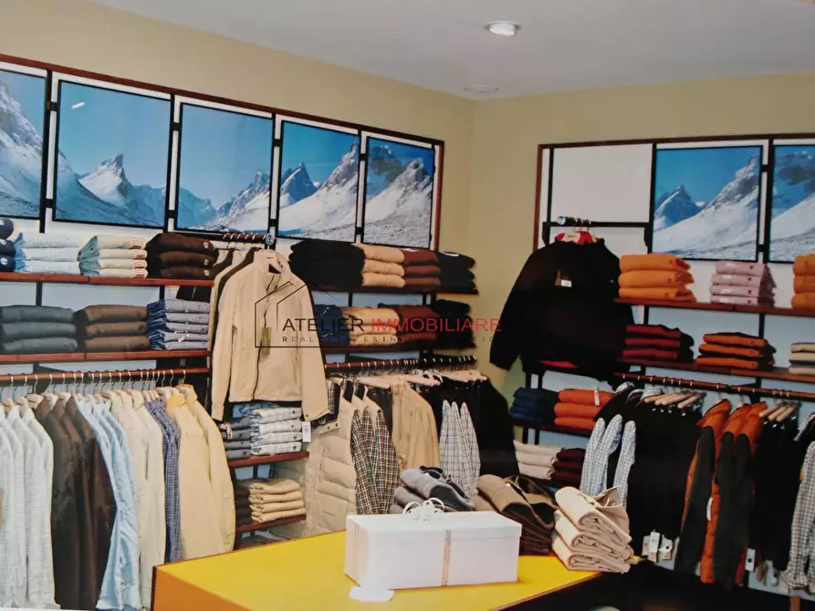 Immagine 10 di Locale commerciale in affitto  in via rapisasrdi 123 a Ragusa