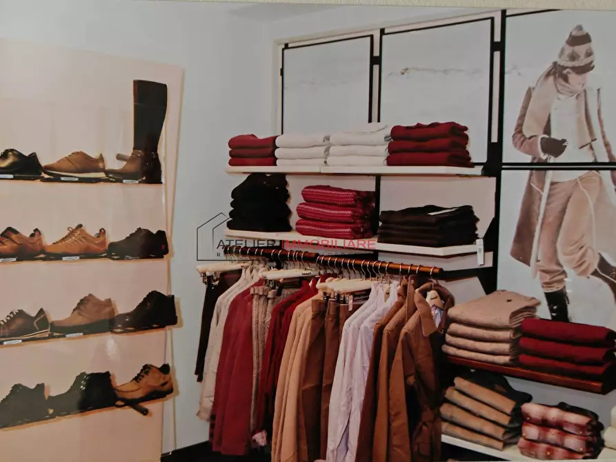 Immagine 12 di Locale commerciale in affitto  in via rapisasrdi 123 a Ragusa