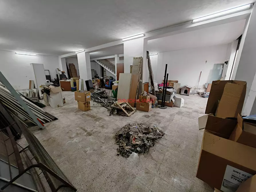 Immagine 10 di Magazzino in vendita  in via sacerdote di giacomo a Ragusa