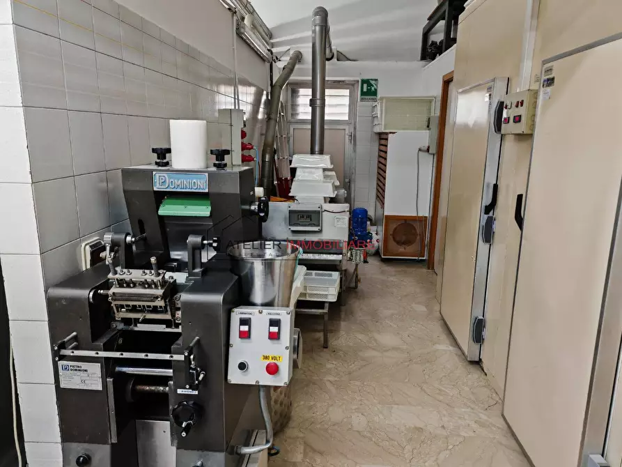 Immagine 8 di Attività commerciale in vendita  in Via Carducci a Ragusa