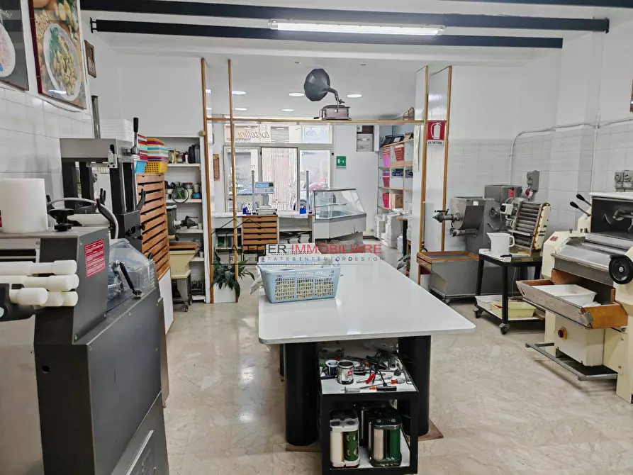 Immagine 4 di Attività commerciale in vendita  in Via Carducci a Ragusa