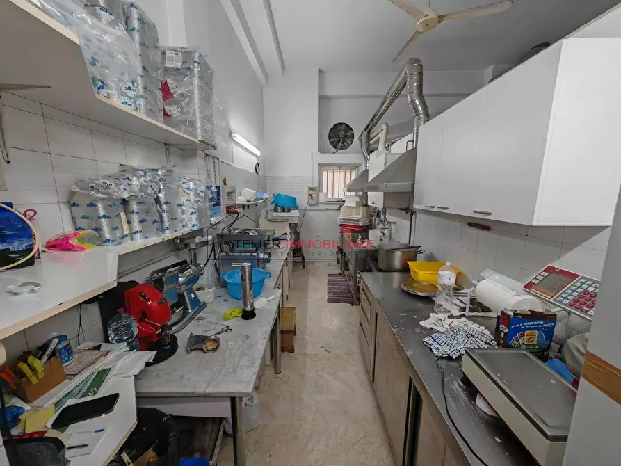 Immagine 10 di Attività commerciale in vendita  in Via Carducci a Ragusa