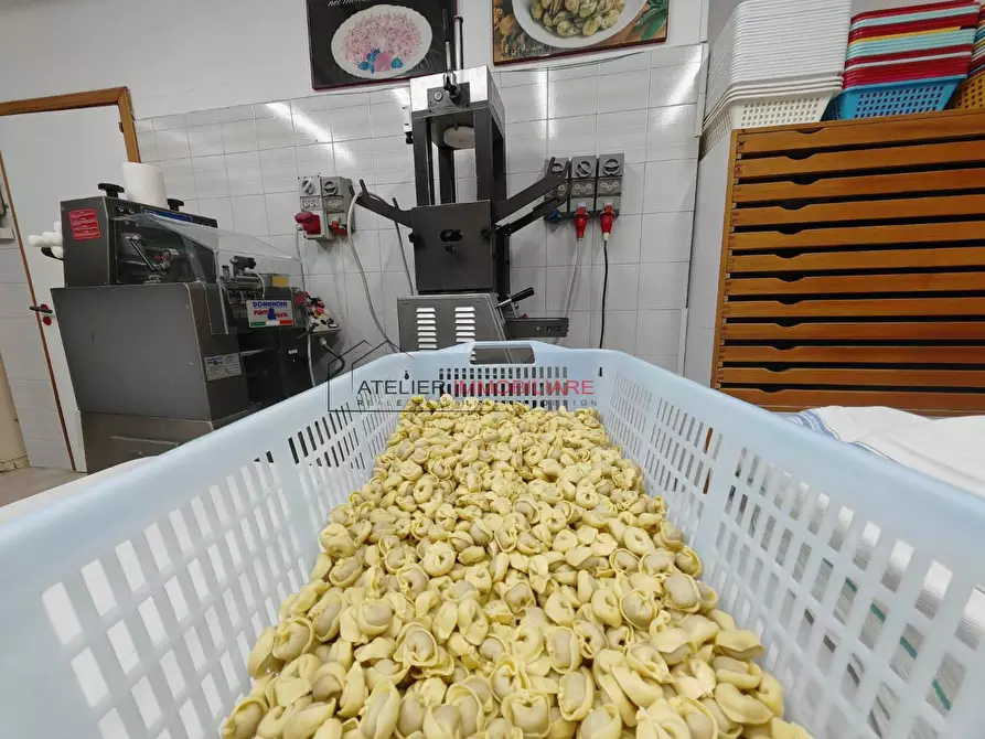 Immagine 14 di Attività commerciale in vendita  in Via Carducci a Ragusa