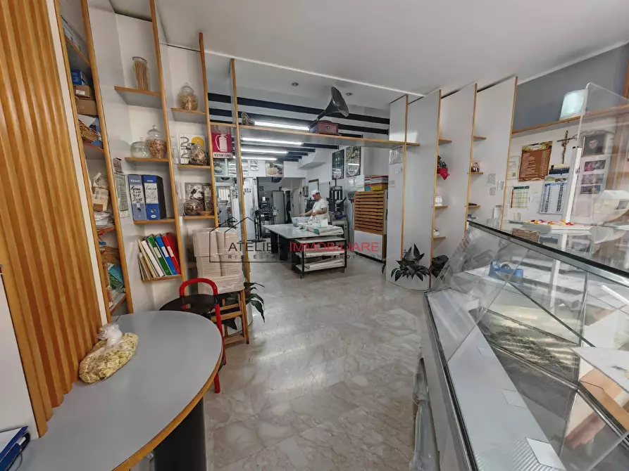 Immagine 15 di Attività commerciale in vendita  in Via Carducci a Ragusa