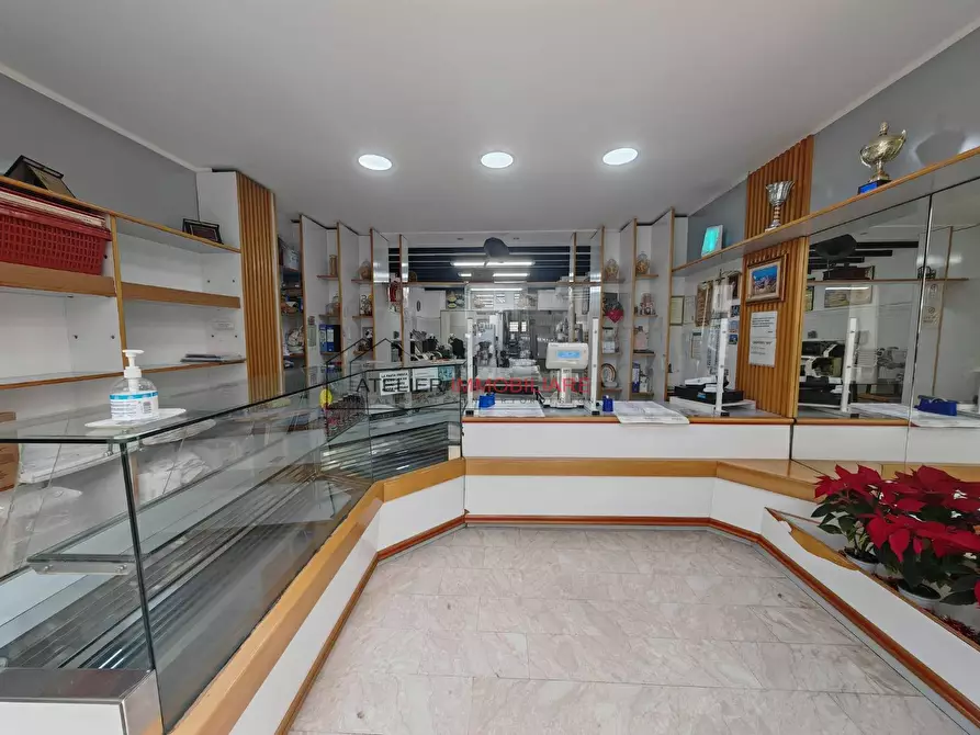 Immagine 2 di Attività commerciale in vendita  in Via Carducci a Ragusa