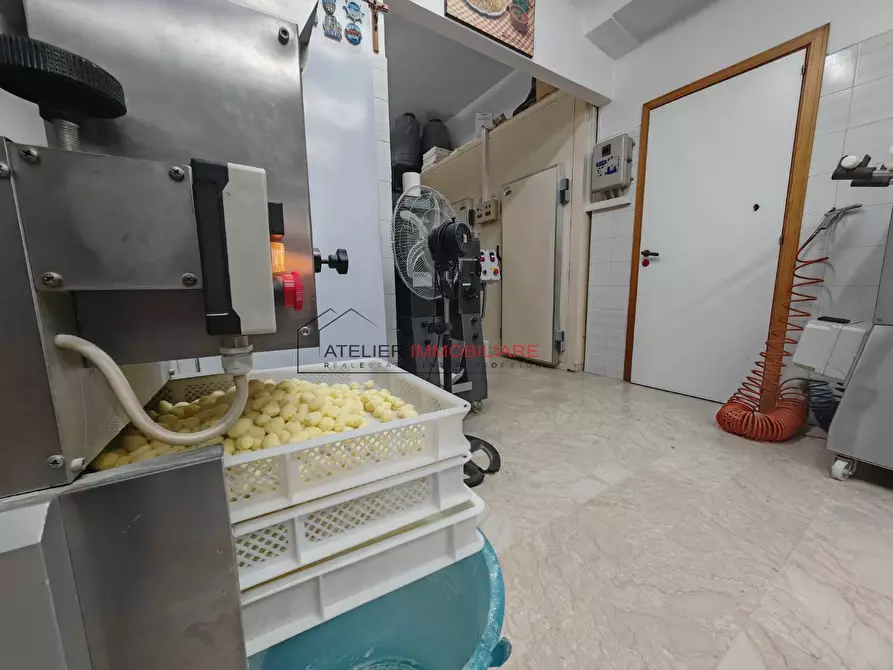 Immagine 19 di Attività commerciale in vendita  in Via Carducci a Ragusa