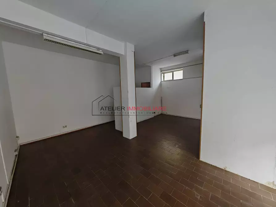 Immagine 2 di Locale commerciale in vendita  in Via Eugenio Criscione Lupis 69/71 a Ragusa