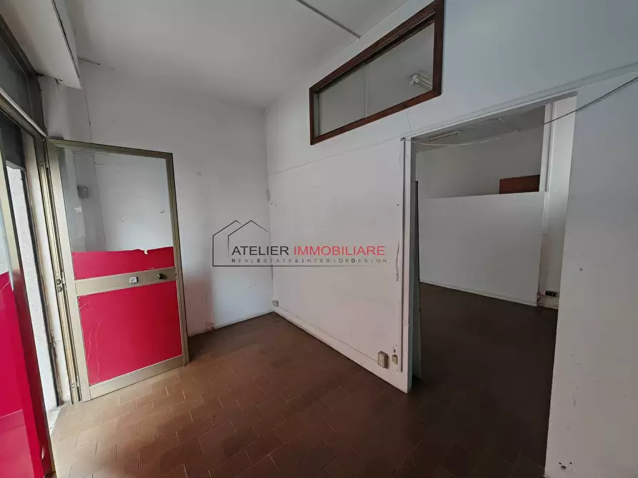 Immagine 6 di Locale commerciale in vendita  in Via Eugenio Criscione Lupis 69/71 a Ragusa