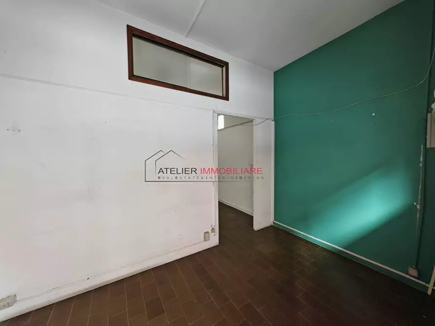 Immagine 7 di Locale commerciale in vendita  in Via Eugenio Criscione Lupis 69/71 a Ragusa