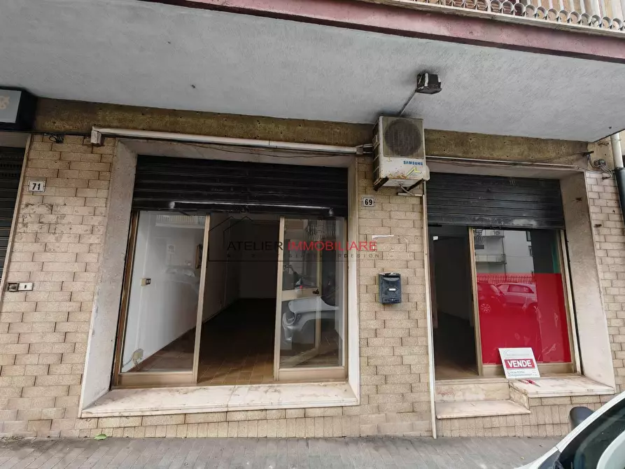 Immagine 1 di Locale commerciale in vendita  in Via Eugenio Criscione Lupis 69/71 a Ragusa