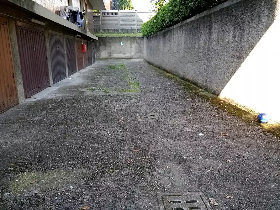 Immagine 2 di Locale commerciale in affitto  a Nova Milanese