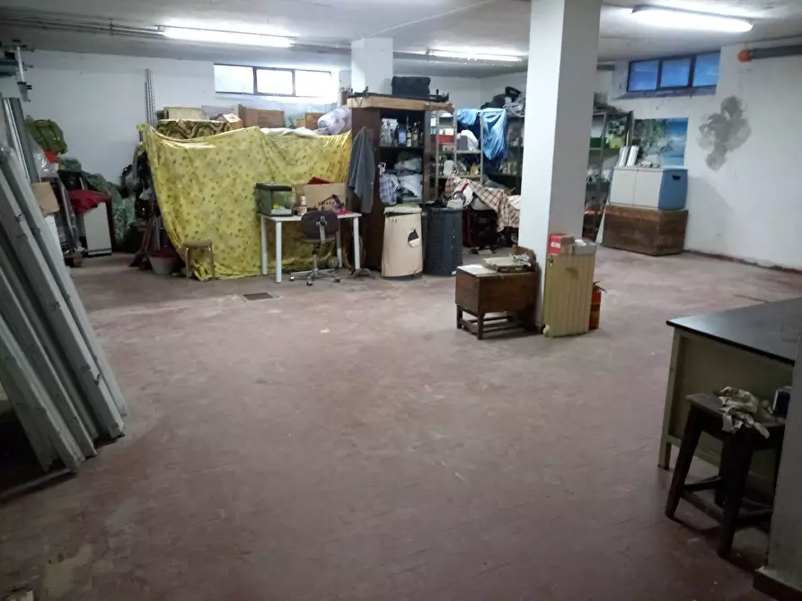 Immagine 4 di Locale commerciale in affitto  a Nova Milanese