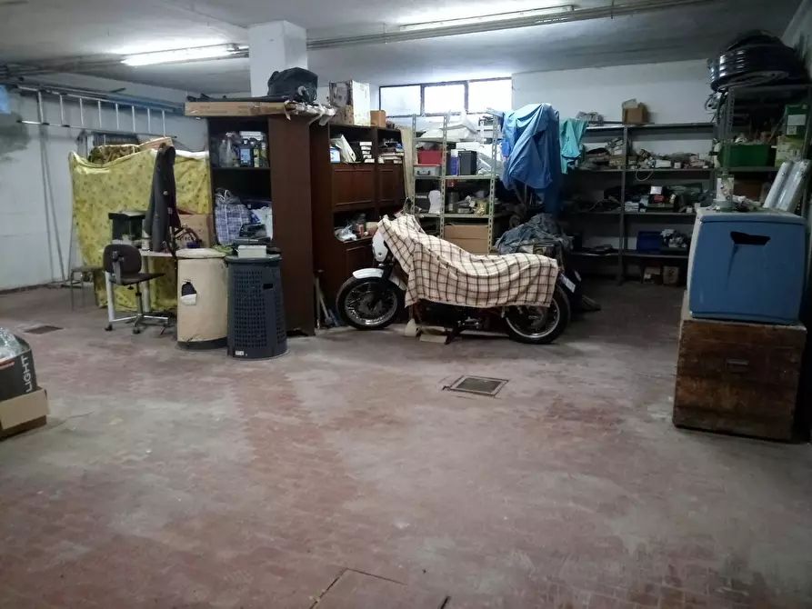 Immagine 8 di Locale commerciale in affitto  a Nova Milanese