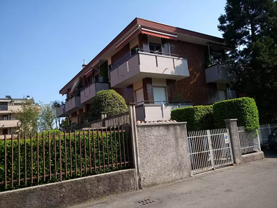 Immagine 11 di Locale commerciale in affitto  a Nova Milanese