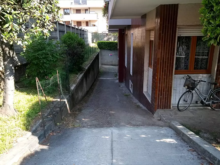 Immagine 13 di Locale commerciale in affitto  a Nova Milanese