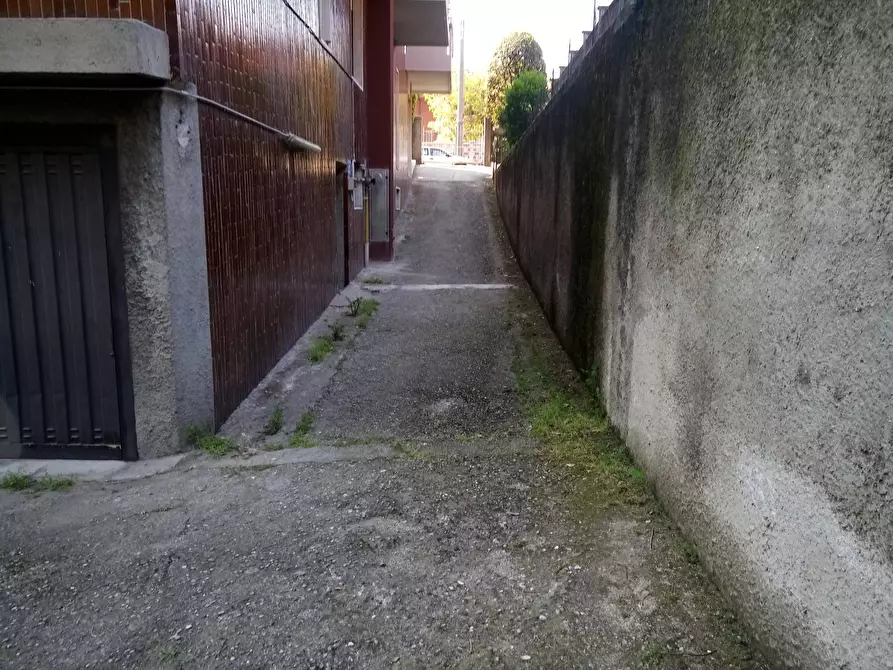 Immagine 2 di Locale commerciale in vendita  a Nova Milanese