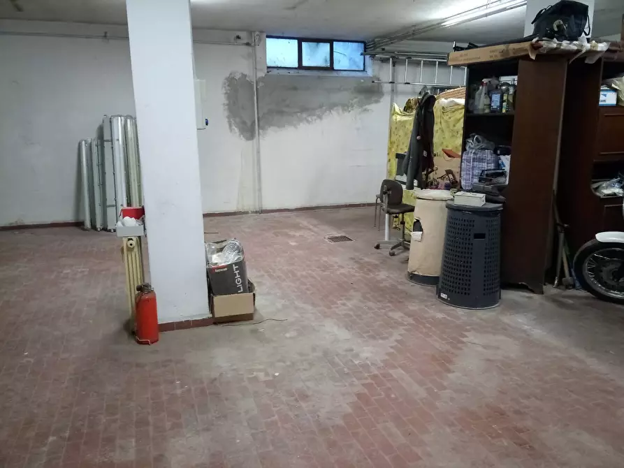 Immagine 11 di Locale commerciale in vendita  a Nova Milanese