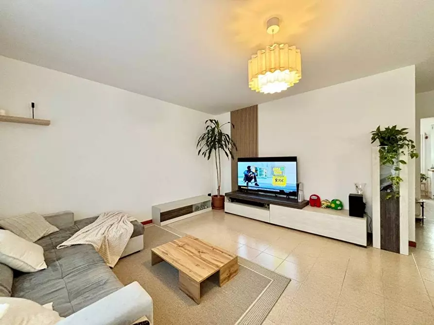 Immagine 9 di Villa in vendita  a Lacchiarella