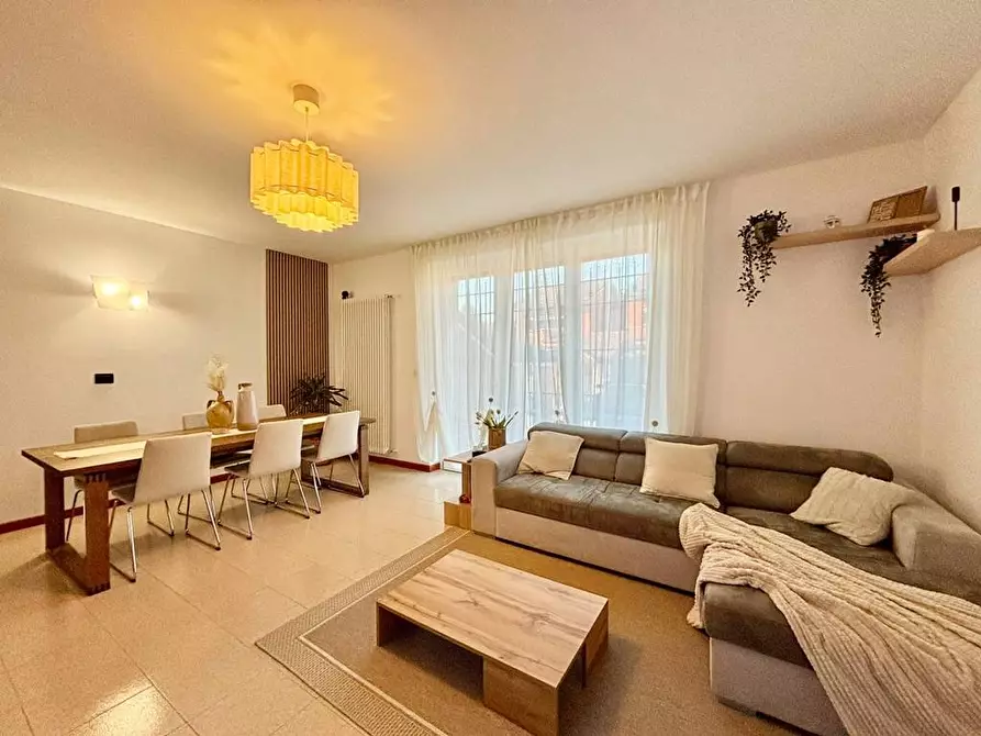 Immagine 11 di Villa in vendita  a Lacchiarella