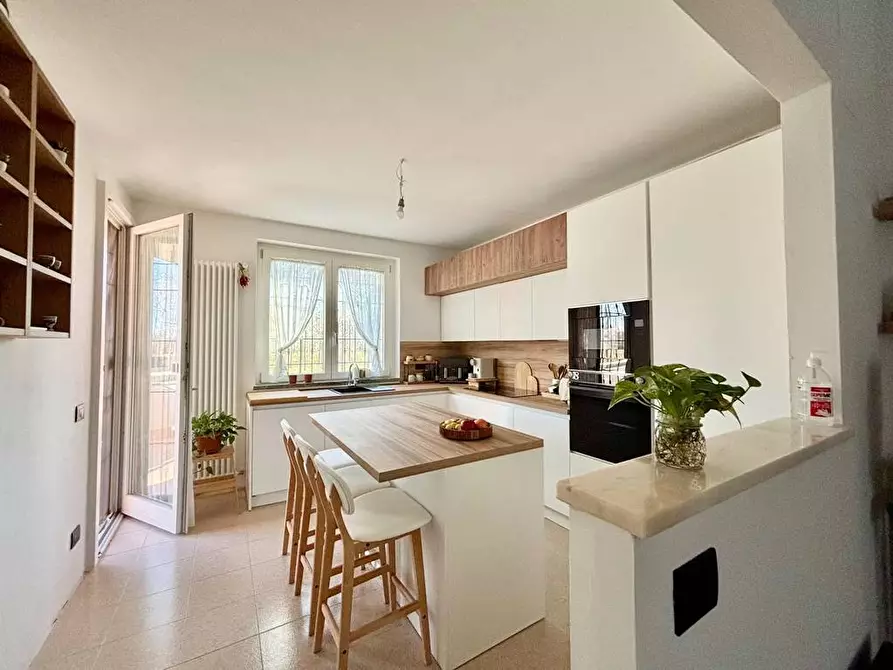 Immagine 1 di Villa in vendita  a Lacchiarella