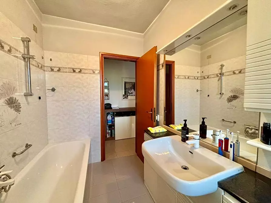 Immagine 27 di Villa in vendita  a Lacchiarella