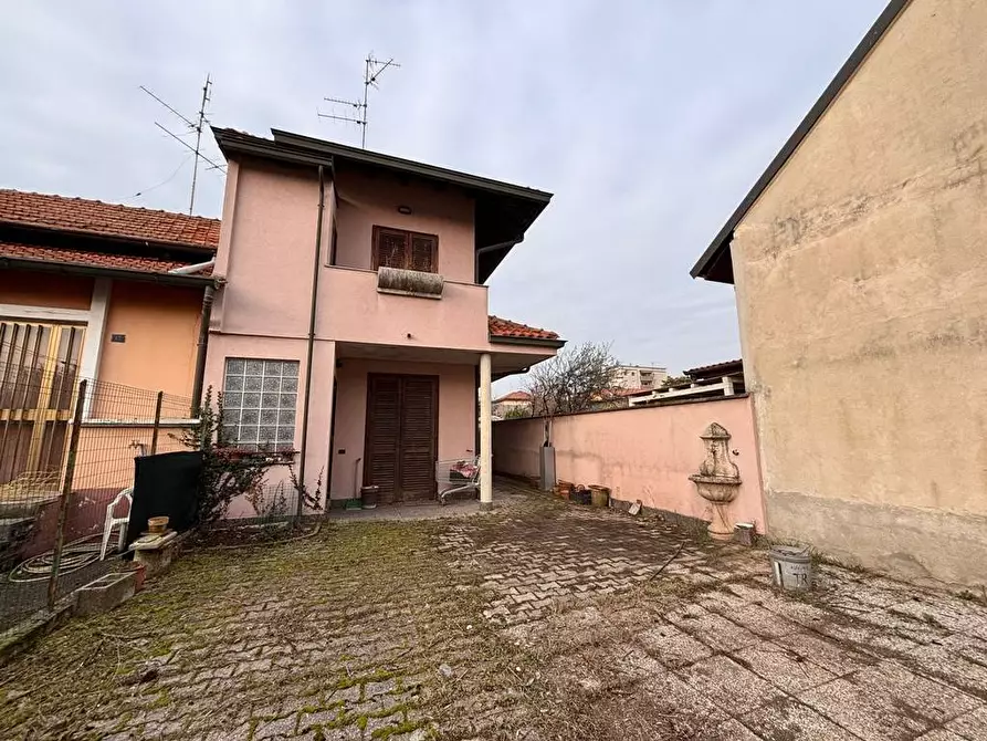 Immagine 1 di Villa in vendita  in Via Caravaggio a Nova Milanese
