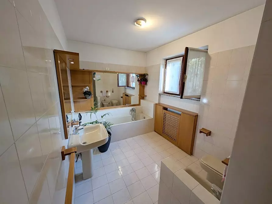 Immagine 3 di Villa in vendita  a Paderno Dugnano