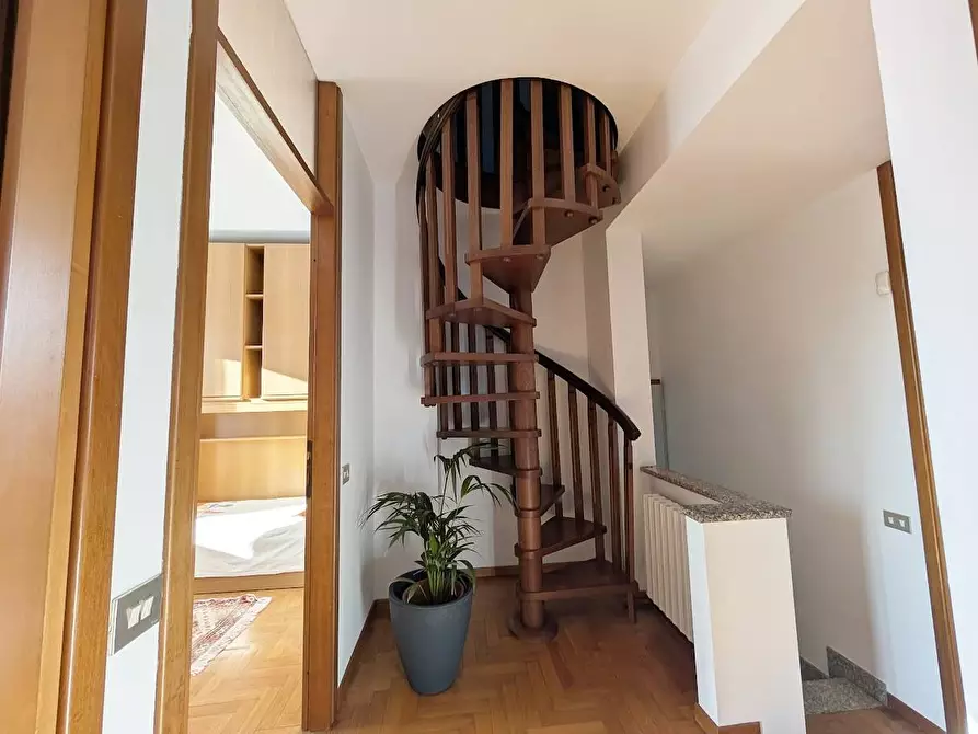 Immagine 7 di Villa in vendita  a Paderno Dugnano