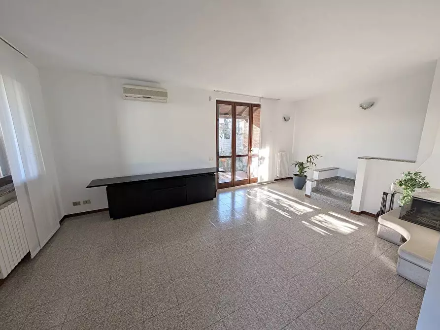 Immagine 15 di Villa in vendita  a Paderno Dugnano