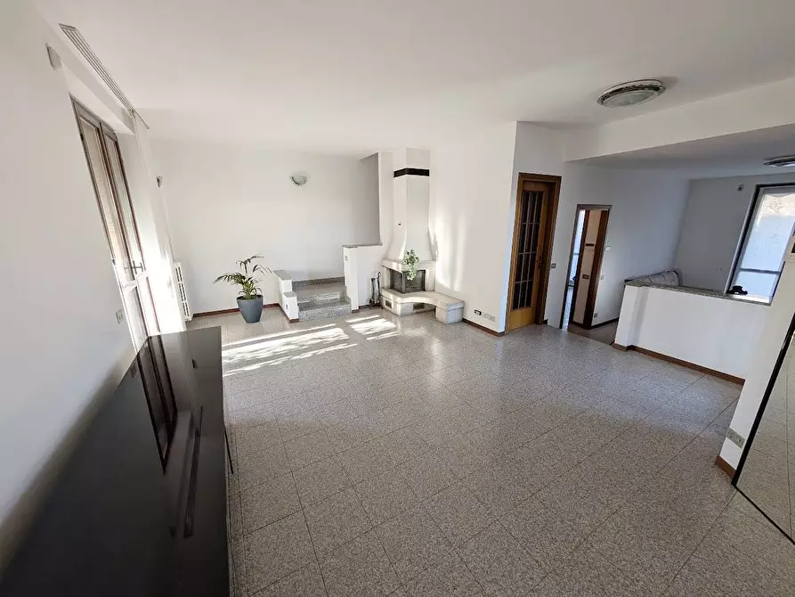 Immagine 17 di Villa in vendita  a Paderno Dugnano