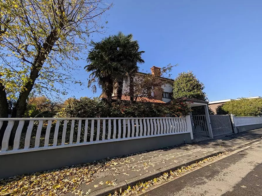 Immagine 24 di Villa in vendita  a Paderno Dugnano
