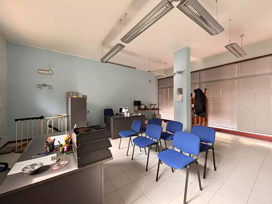 Immagine 1 di Locale commerciale in affitto  a Nova Milanese