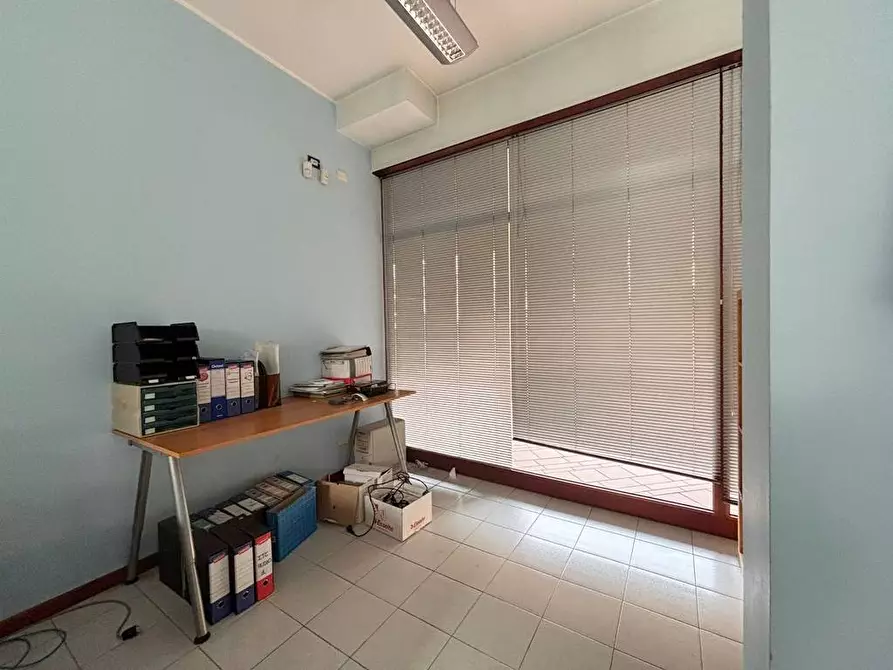 Immagine 2 di Locale commerciale in affitto  a Nova Milanese
