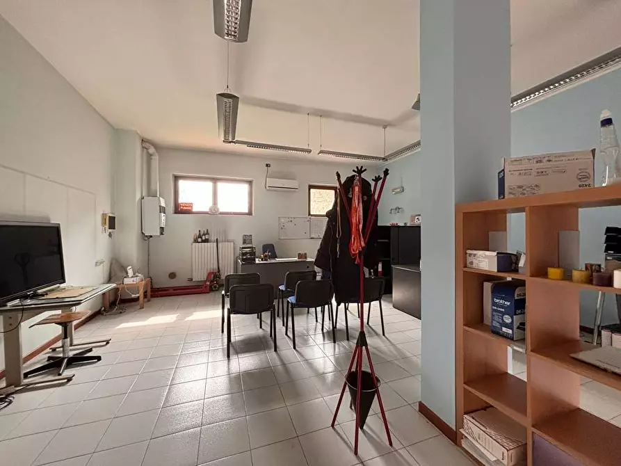 Immagine 4 di Locale commerciale in affitto  a Nova Milanese