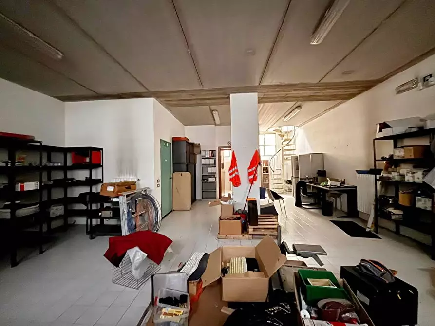 Immagine 5 di Locale commerciale in affitto  a Nova Milanese