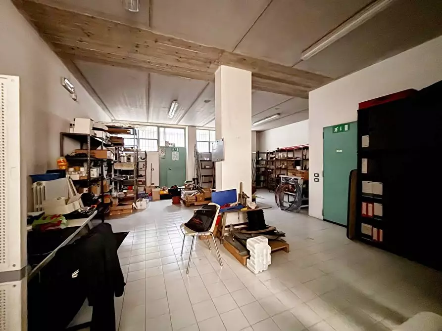 Immagine 6 di Locale commerciale in affitto  a Nova Milanese