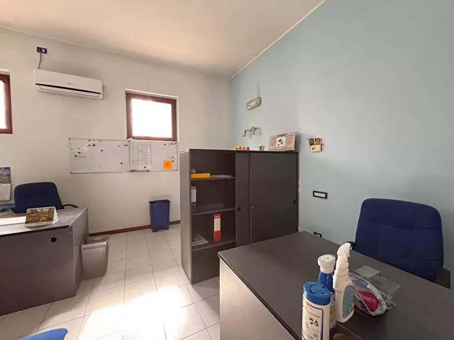 Immagine 7 di Locale commerciale in affitto  a Nova Milanese