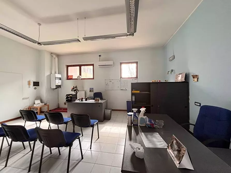 Immagine 10 di Locale commerciale in affitto  a Nova Milanese